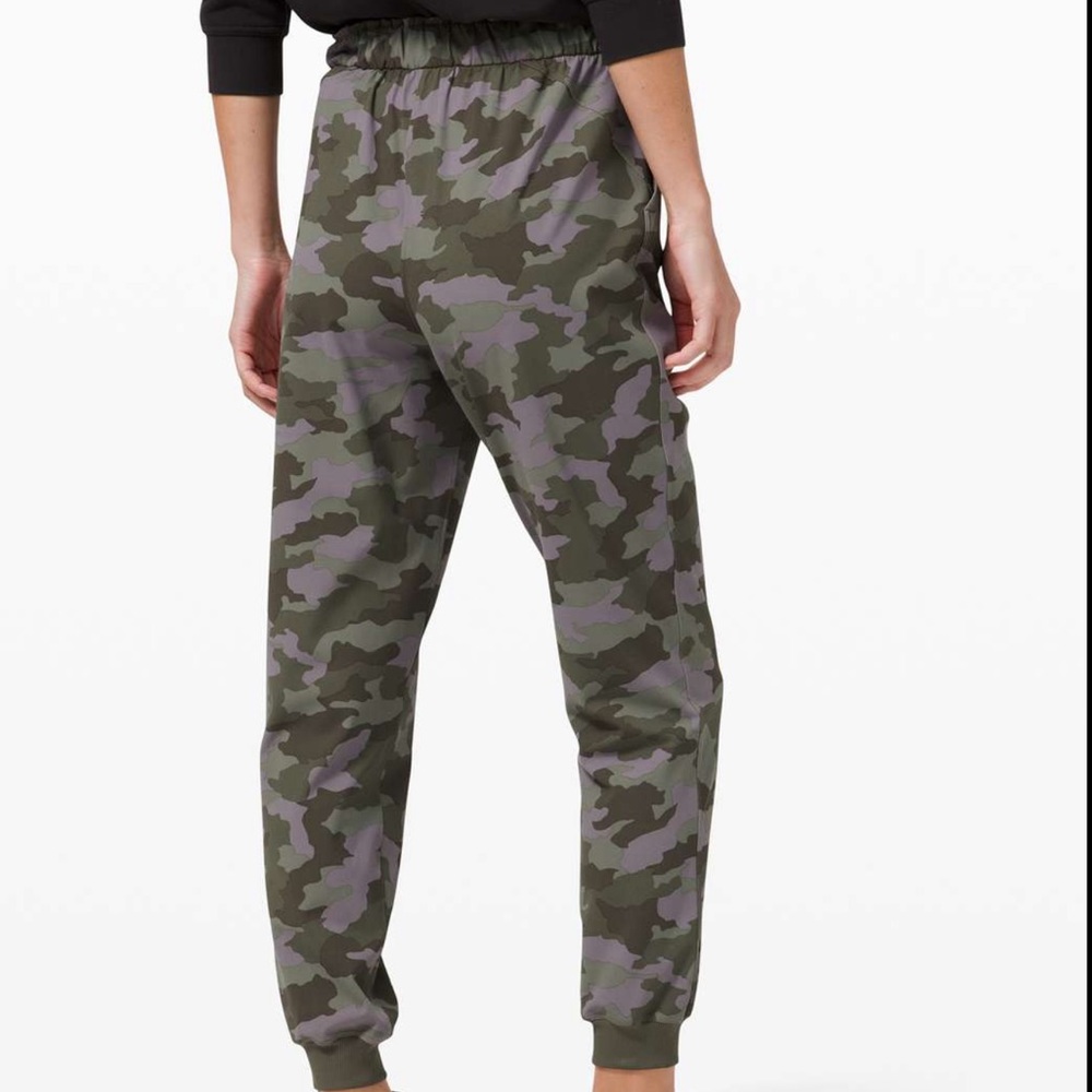 Lululemon Lululemon Stretch High-Rise Jogger Heritage 365. Size 6.